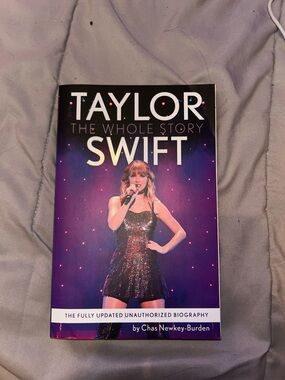 Taylor Swift - The Whole StoryPaperback Unauthorized Biography